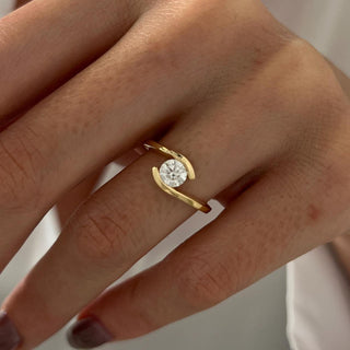 0.50 CT Round Brilliant Cut Moissanite Bypass Style Engagement Ring