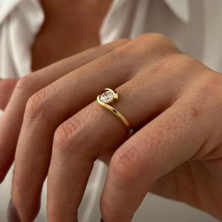 0.50 CT Round Brilliant Cut Moissanite Bypass Style Engagement Ring