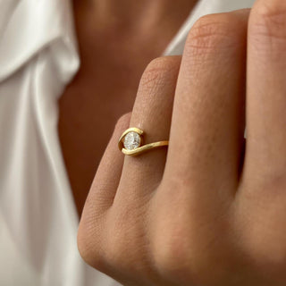 0.50 CT Round Brilliant Cut Moissanite Bypass Style Engagement Ring