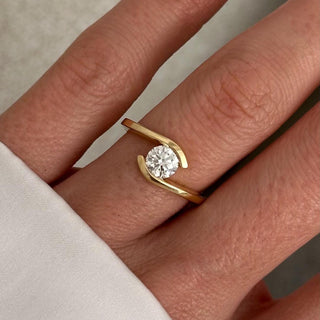 0.50 CT Round Brilliant Cut Moissanite Bypass Style Engagement Ring