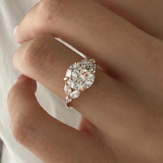 2.0 CT Round Brilliant Cut Moissanite Cluster Style Engagement Ring