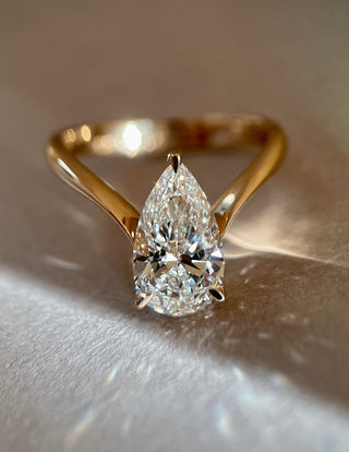 1.0 -3.0 CT Pear Shaped Lab Grown Diamond Soliatire Style Engagement Ring