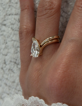 1.0 - 2.5 CT Pear Shaped Lab Grown Diamond Solitaire Style Bridal Set