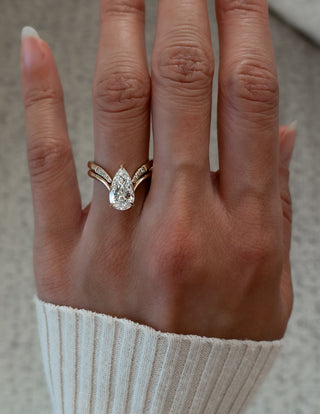 1.0 - 2.5 CT Pear Shaped Lab Grown Diamond Solitaire Style Bridal Set