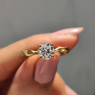 1.0 - 2.0 CT Round Cut Moissanite Twisted Engagement Ring