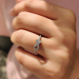 0.6 TWC Round Cut Moissanite Engagement Ring