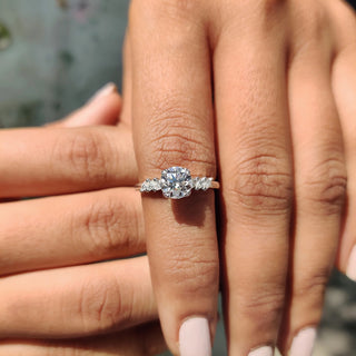 1.0 - 2.0 CT Round Cut Moissanite Cluster Engagement Ring