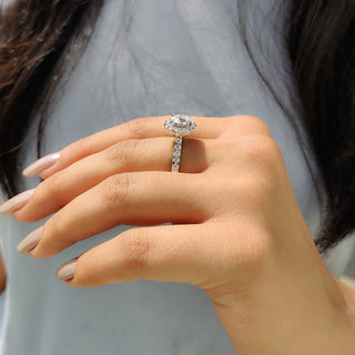 1.0 - 2.0 CT Round Cut Moissanite Halo Engagement Ring