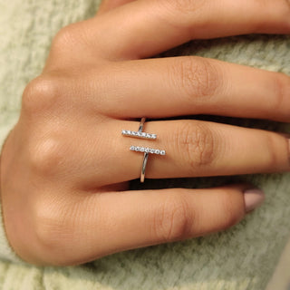 0.3 TWC Round Cut Moissanite Engagement Ring