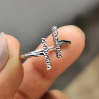 0.3 TWC Round Cut Moissanite Engagement Ring