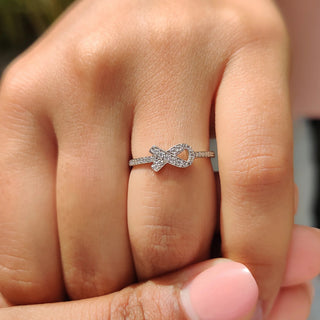 0.6 TWC Round Cut Moissanite Engagement Ring