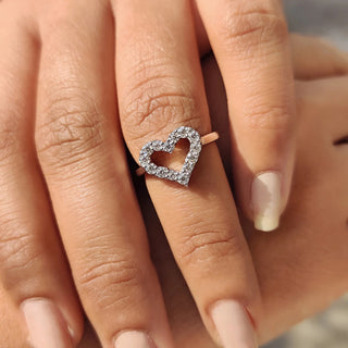 0.5 TWC Round Cut Moissanite HeartShape Engagement Ring