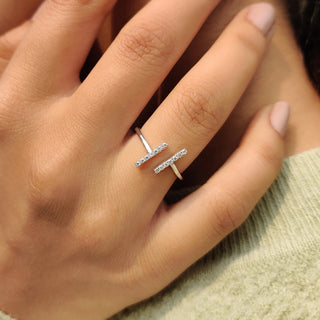 0.3 TWC Round Cut Moissanite Engagement Ring