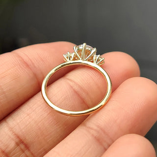 1.0-2.0 CT Round Cut Moissanite Three Stone Engagement Ring