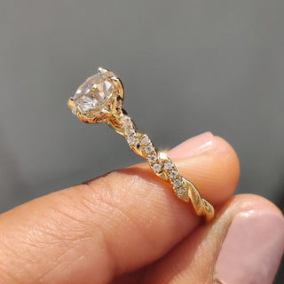 1.0 - 2.0 CT Round Cut Moissanite Engagement Ring