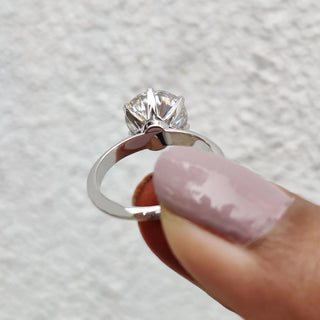 1.0 - 2.0 CT Round Cut Moissanite Solitaire Engagement Ring