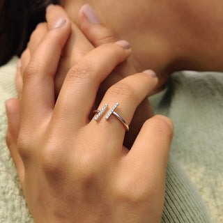 0.3 TWC Round Cut Moissanite Engagement Ring