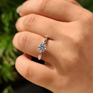 0.80-1.50 CT Round Cut Moissanite Solitaire Engagement Ring