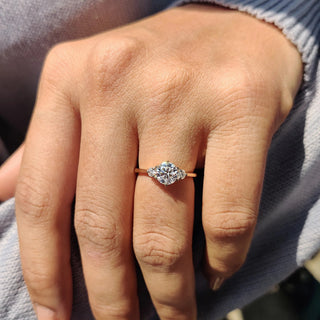 0.5 - 1.5 CT Round Cut Moissanite Three Stone Engagement Ring