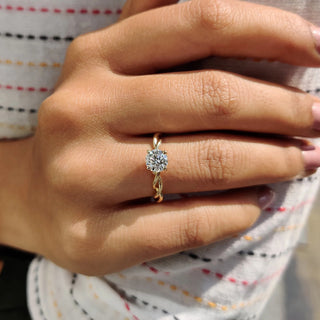 1.0 - 2.0 CT Round Cut Moissanite Twisted Engagement Ring