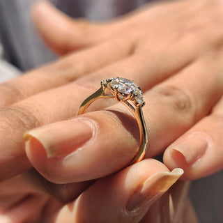 0.5 - 1.5 CT Round Cut Moissanite Three Stone Engagement Ring