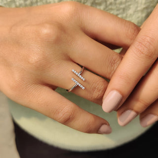 0.3 TWC Round Cut Moissanite Engagement Ring