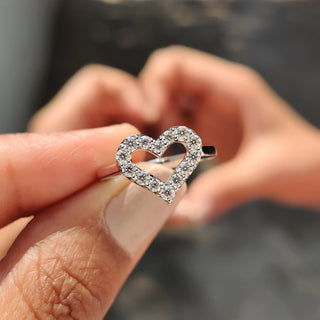 0.5 TWC Round Cut Moissanite HeartShape Engagement Ring