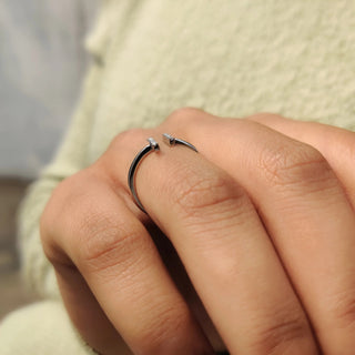 0.3 TWC Round Cut Moissanite Engagement Ring