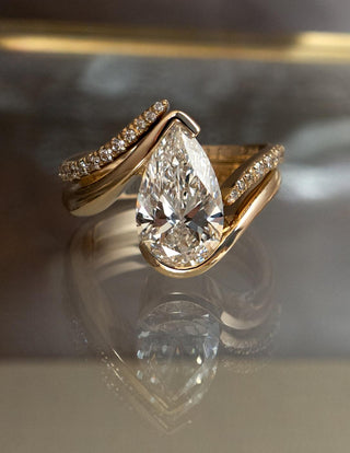 1.0 - 2.5 CT Pear Shaped Lab Grown Diamond Solitaire Bridal Set