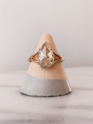 1.0 CT Pear Cut Diamond Moissanite Split Shank Solitaire Engagement Ring