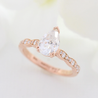 1.50CT Pear Cut Diamond Solitare Moissanite Halo Engagement Ring