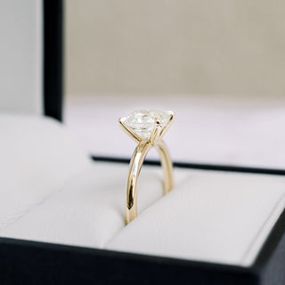 2.75ct Cushion Cut Moissanite Diamond Classic Solitare Engagement Ring